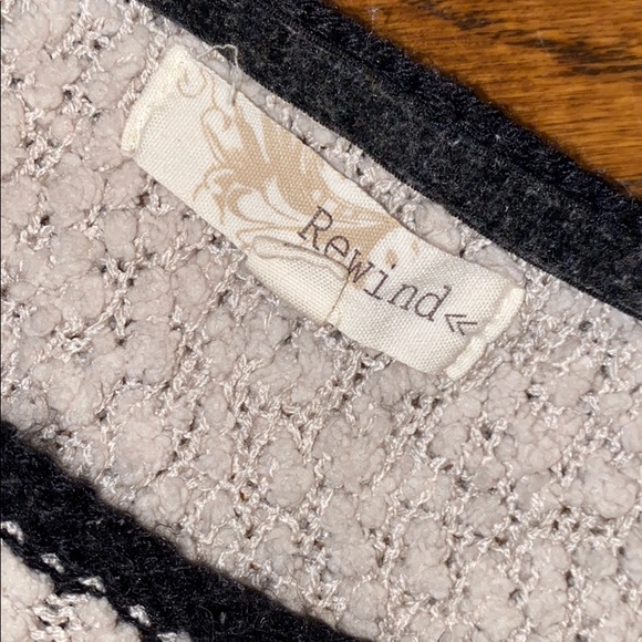 Black and Cream Quarter sleeve sweater - Picture 2 of 2